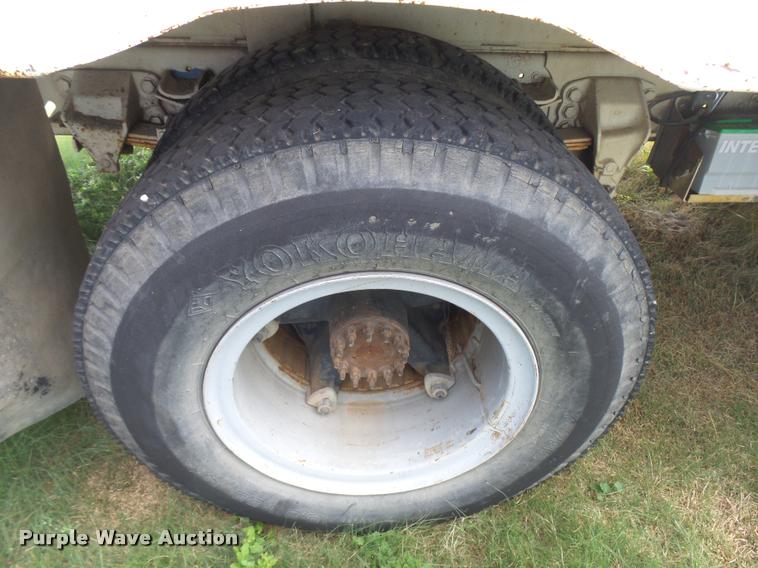 image for item DA9903 1986 Ford F700 digger derrick truck