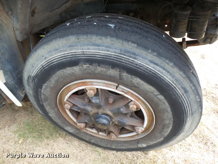 image for item DA9903 1986 Ford F700 digger derrick truck