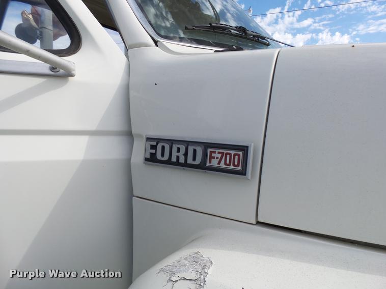 image for item DA9903 1986 Ford F700 digger derrick truck