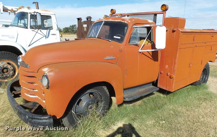 image for item DA9904 1953 Chevrolet 4400 flatbed truck