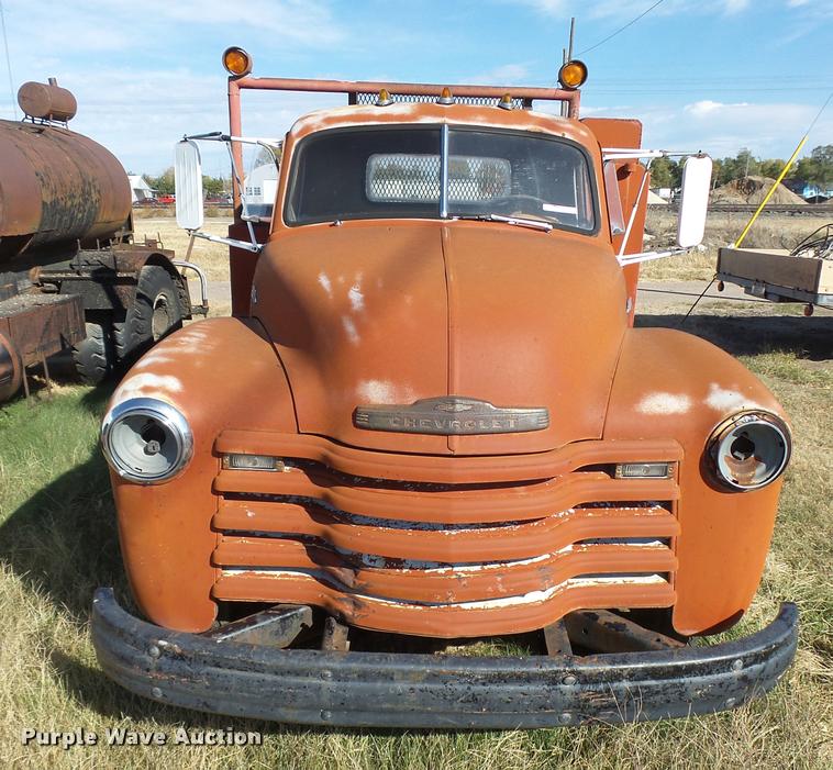 image for item DA9904 1953 Chevrolet 4400 flatbed truck