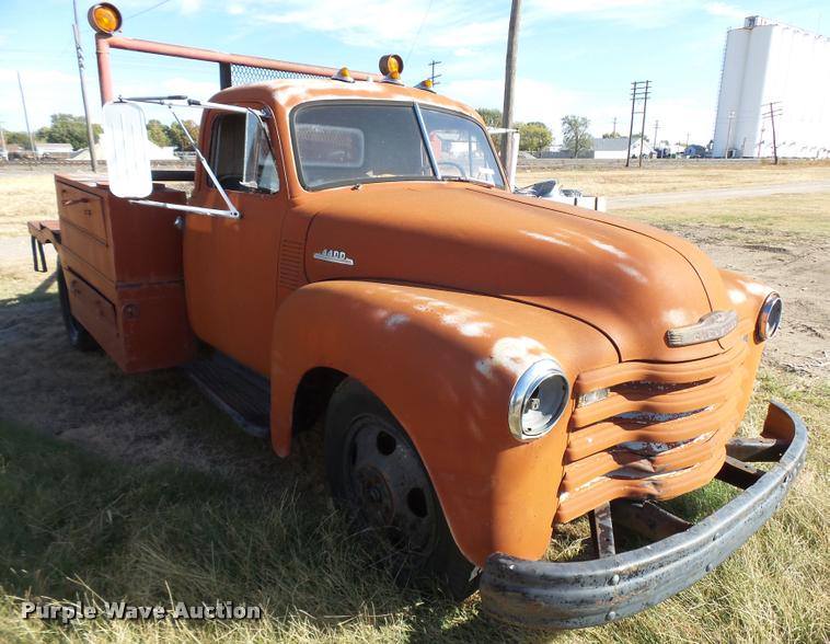 image for item DA9904 1953 Chevrolet 4400 flatbed truck