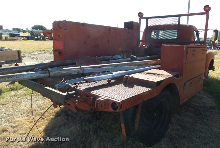 image for item DA9904 1953 Chevrolet 4400 flatbed truck