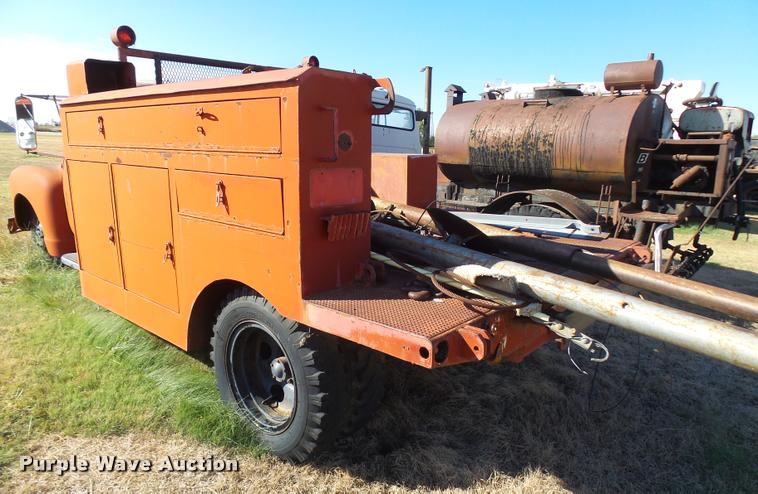 image for item DA9904 1953 Chevrolet 4400 flatbed truck