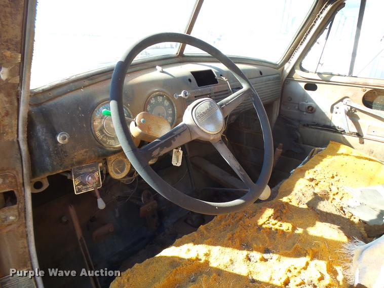 image for item DA9904 1953 Chevrolet 4400 flatbed truck