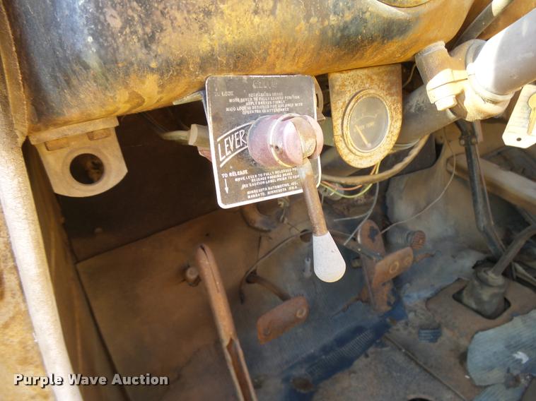 image for item DA9904 1953 Chevrolet 4400 flatbed truck