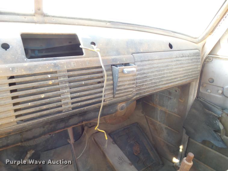 image for item DA9904 1953 Chevrolet 4400 flatbed truck