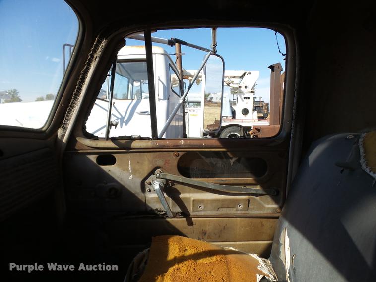 image for item DA9904 1953 Chevrolet 4400 flatbed truck