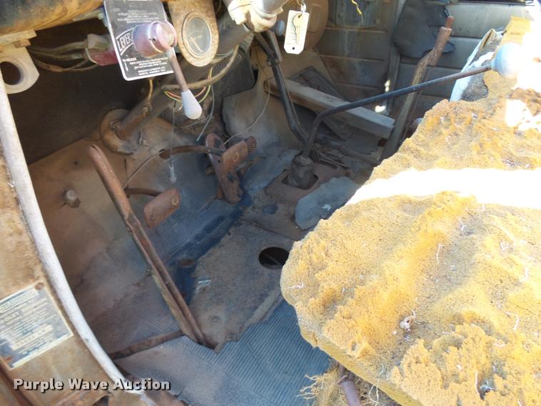 image for item DA9904 1953 Chevrolet 4400 flatbed truck