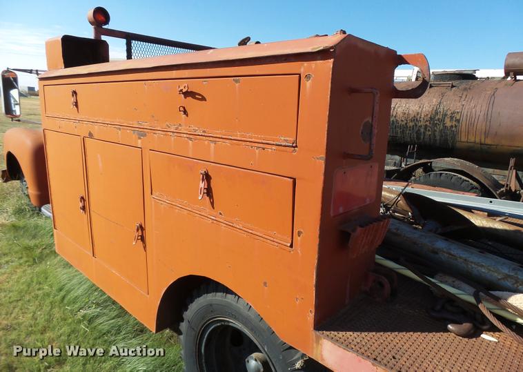 image for item DA9904 1953 Chevrolet 4400 flatbed truck