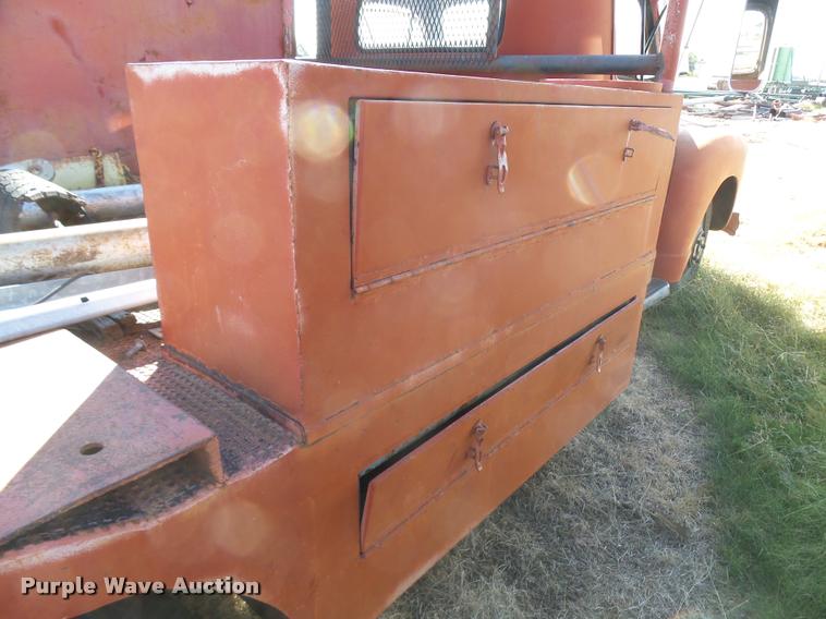 image for item DA9904 1953 Chevrolet 4400 flatbed truck