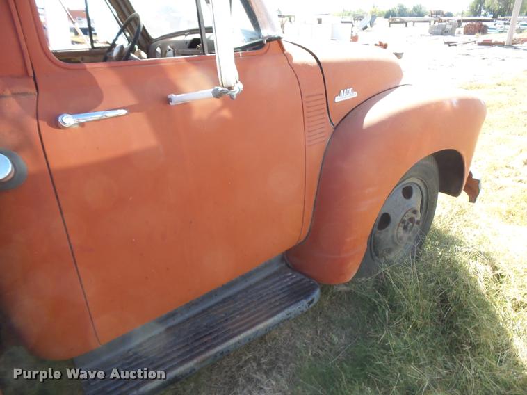 image for item DA9904 1953 Chevrolet 4400 flatbed truck