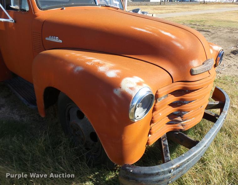 image for item DA9904 1953 Chevrolet 4400 flatbed truck