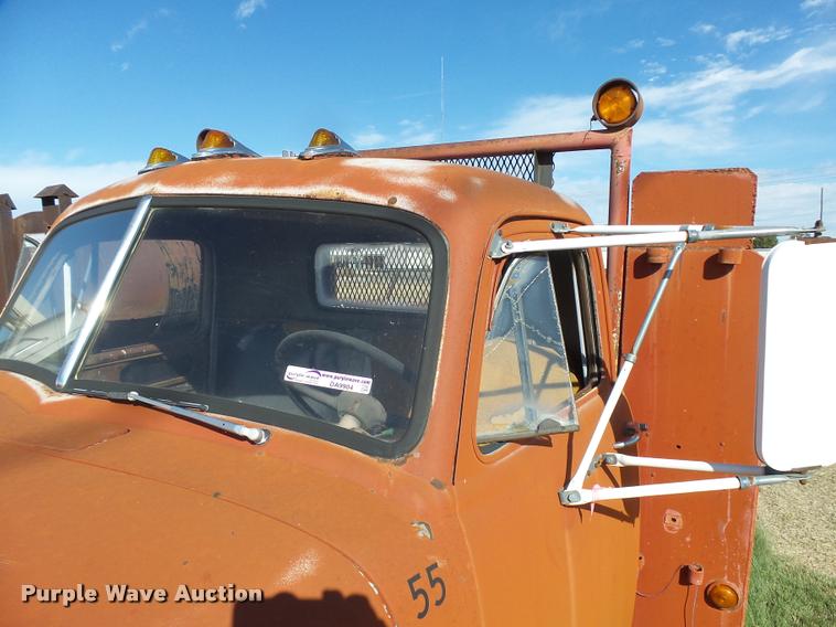 image for item DA9904 1953 Chevrolet 4400 flatbed truck