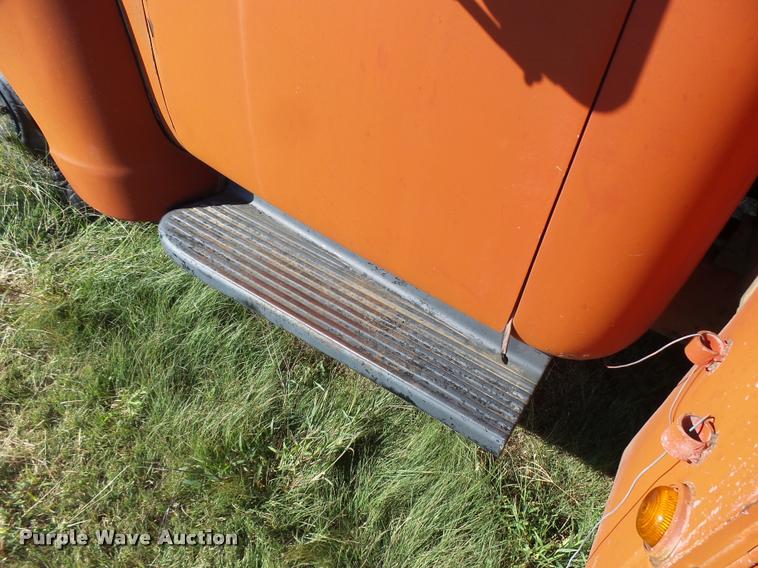 image for item DA9904 1953 Chevrolet 4400 flatbed truck