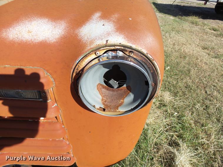 image for item DA9904 1953 Chevrolet 4400 flatbed truck