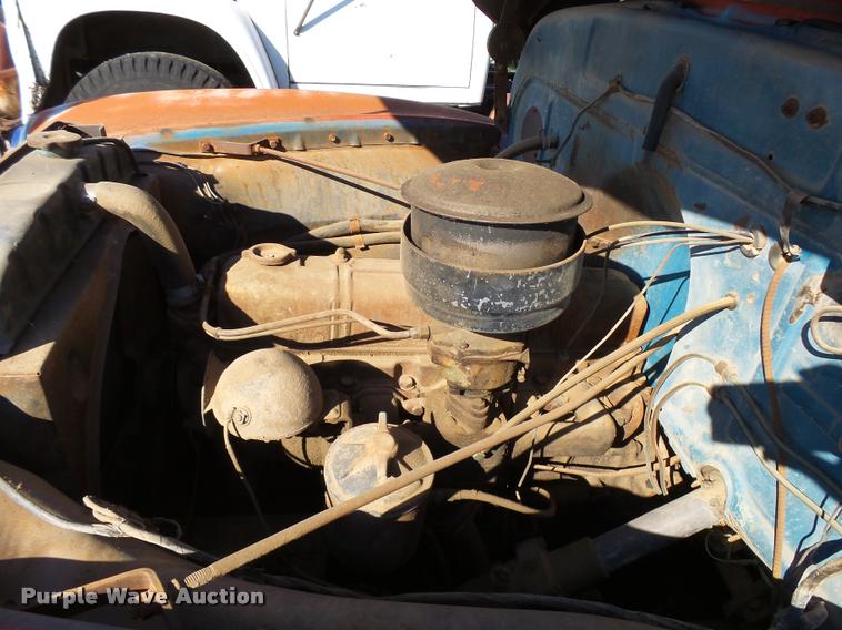 image for item DA9904 1953 Chevrolet 4400 flatbed truck