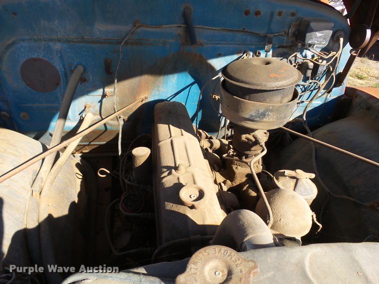 image for item DA9904 1953 Chevrolet 4400 flatbed truck