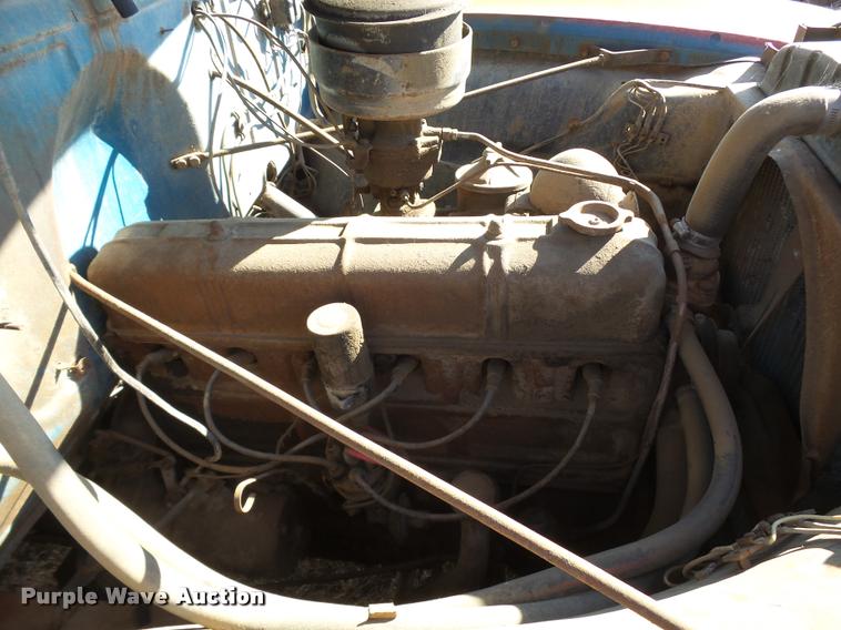 image for item DA9904 1953 Chevrolet 4400 flatbed truck