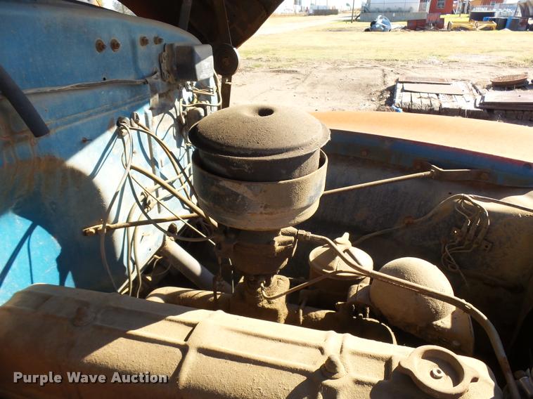 image for item DA9904 1953 Chevrolet 4400 flatbed truck