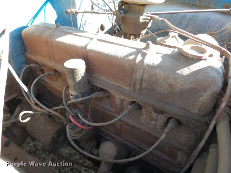 image for item DA9904 1953 Chevrolet 4400 flatbed truck