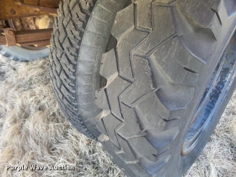 image for item DA9904 1953 Chevrolet 4400 flatbed truck