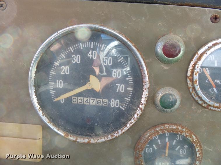 image for item DA9905 1974 International Loadstar oil distributor truck