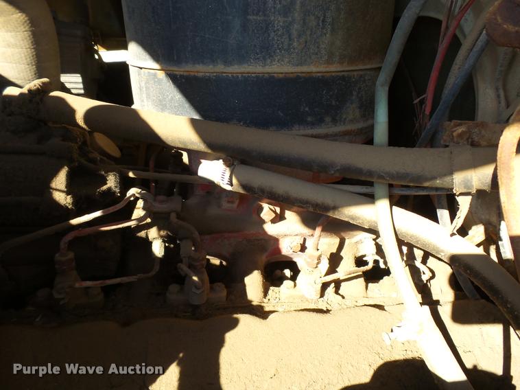 image for item DA9905 1974 International Loadstar oil distributor truck