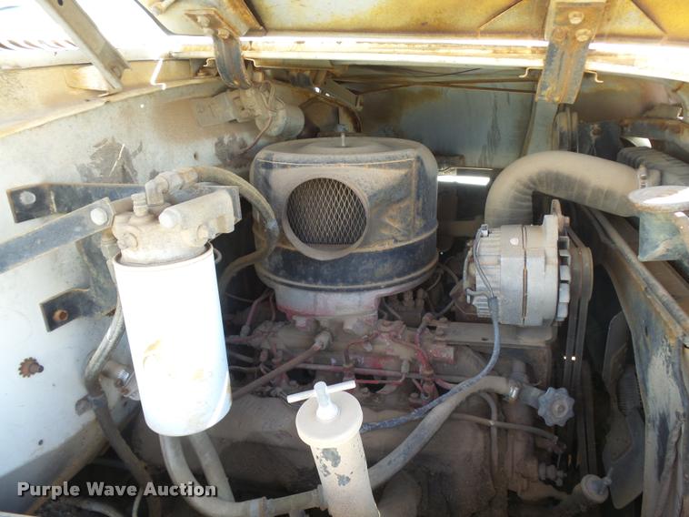 image for item DA9905 1974 International Loadstar oil distributor truck