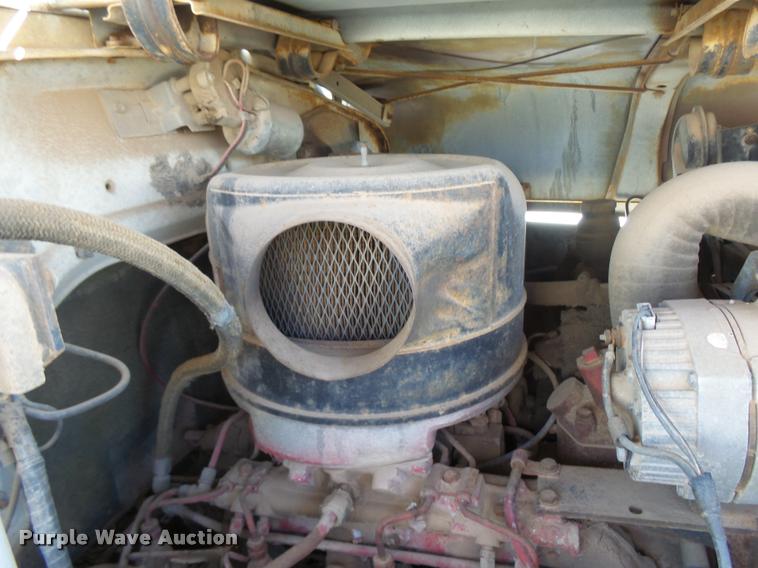 image for item DA9905 1974 International Loadstar oil distributor truck