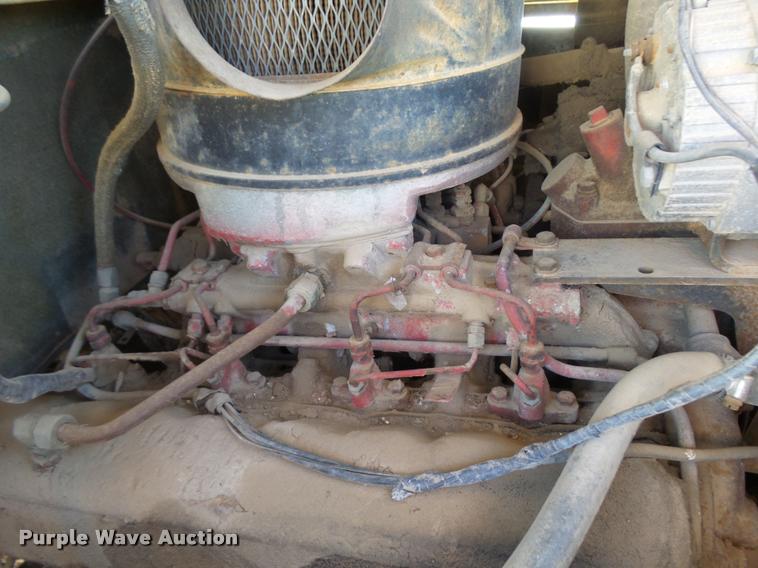 image for item DA9905 1974 International Loadstar oil distributor truck