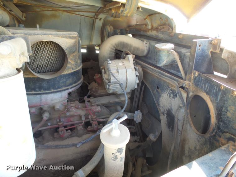 image for item DA9905 1974 International Loadstar oil distributor truck