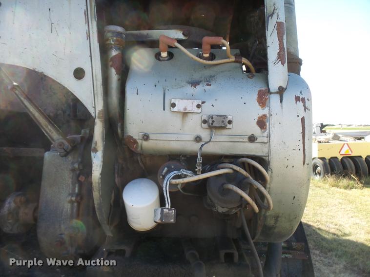 image for item DA9905 1974 International Loadstar oil distributor truck