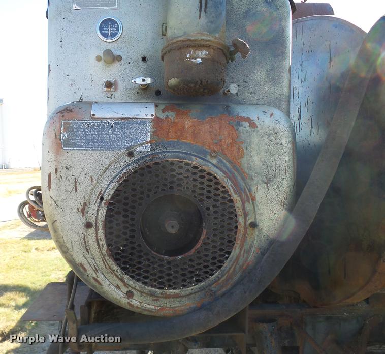 image for item DA9905 1974 International Loadstar oil distributor truck