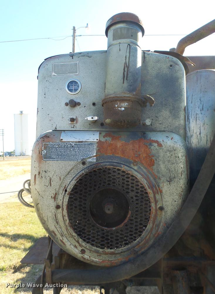 image for item DA9905 1974 International Loadstar oil distributor truck