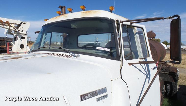 image for item DA9905 1974 International Loadstar oil distributor truck