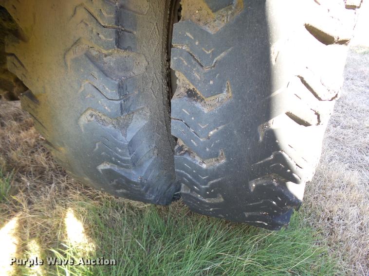 image for item DA9905 1974 International Loadstar oil distributor truck