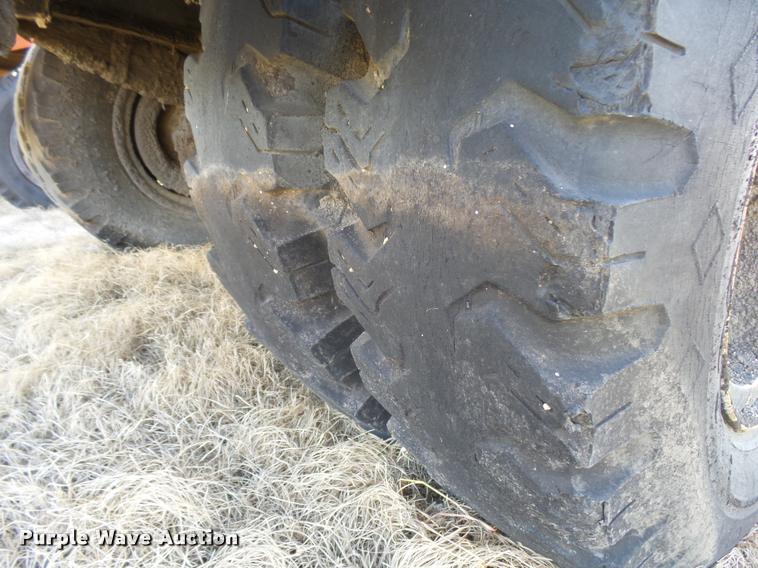 image for item DA9905 1974 International Loadstar oil distributor truck