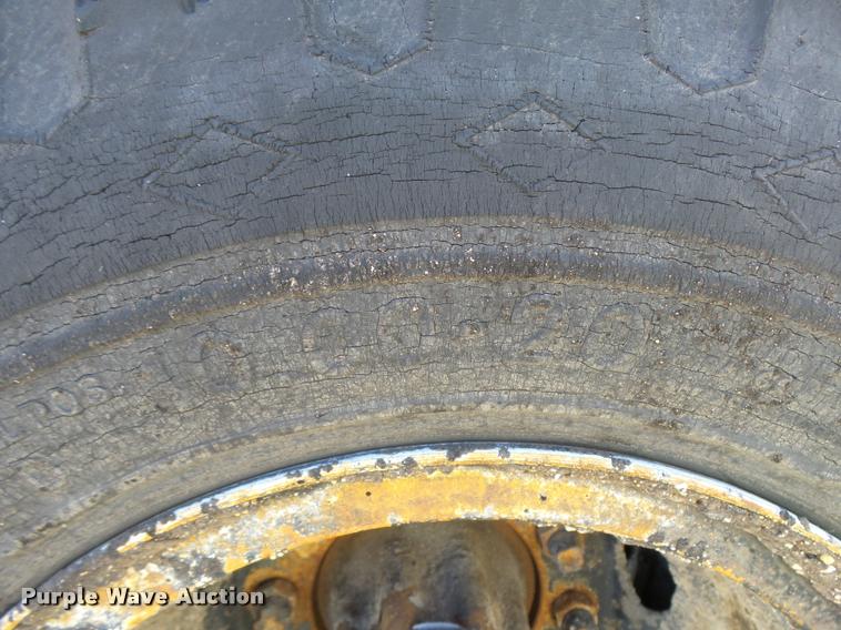 image for item DA9905 1974 International Loadstar oil distributor truck