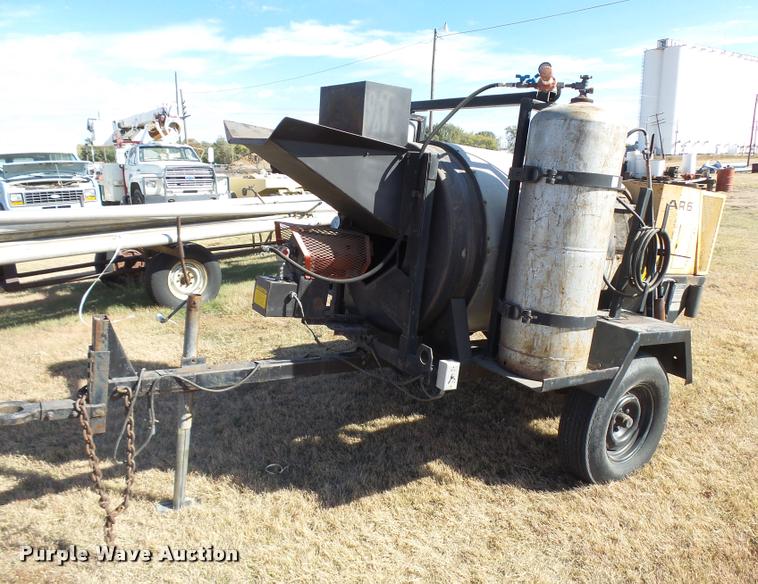 image for item DA9906 Bomag AR6 hot patch chip spreader