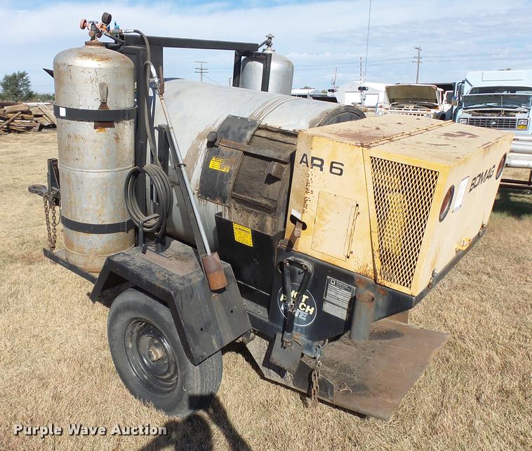 image for item DA9906 Bomag AR6 hot patch chip spreader