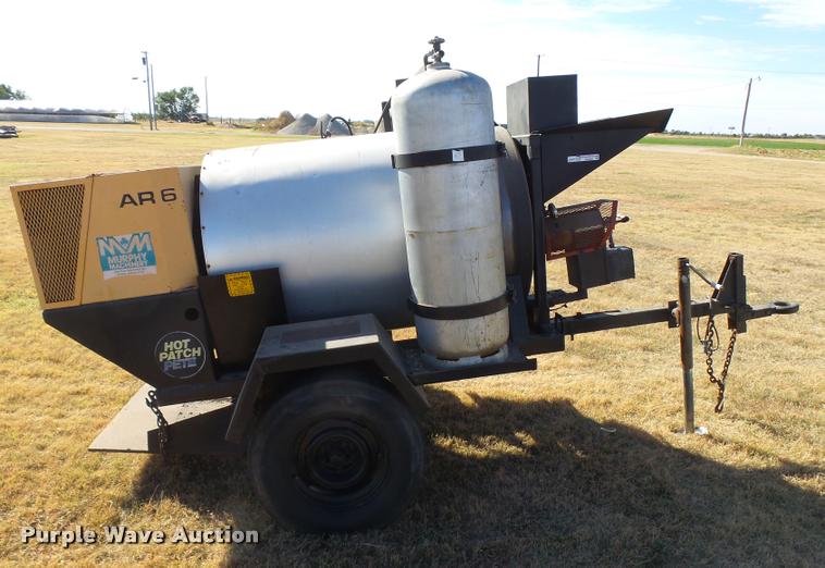 image for item DA9906 Bomag AR6 hot patch chip spreader