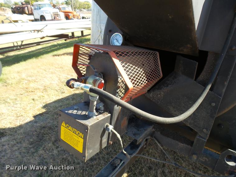 image for item DA9906 Bomag AR6 hot patch chip spreader