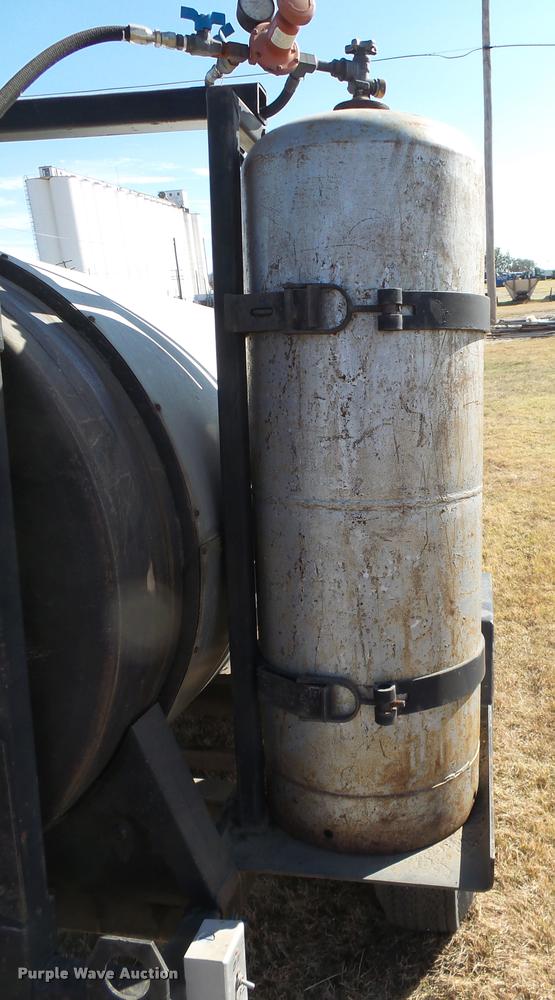 image for item DA9906 Bomag AR6 hot patch chip spreader