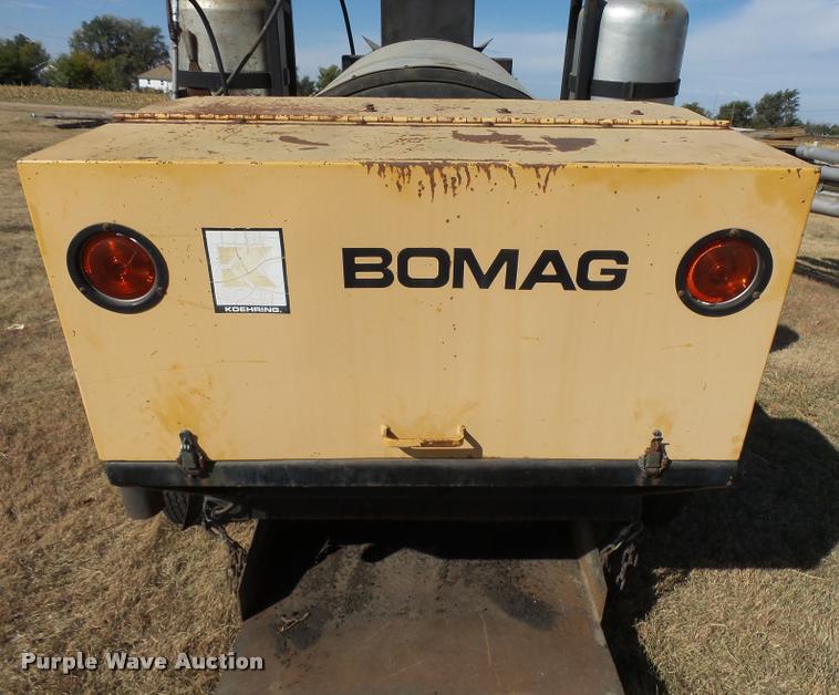 image for item DA9906 Bomag AR6 hot patch chip spreader