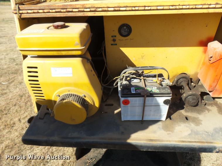 image for item DA9906 Bomag AR6 hot patch chip spreader