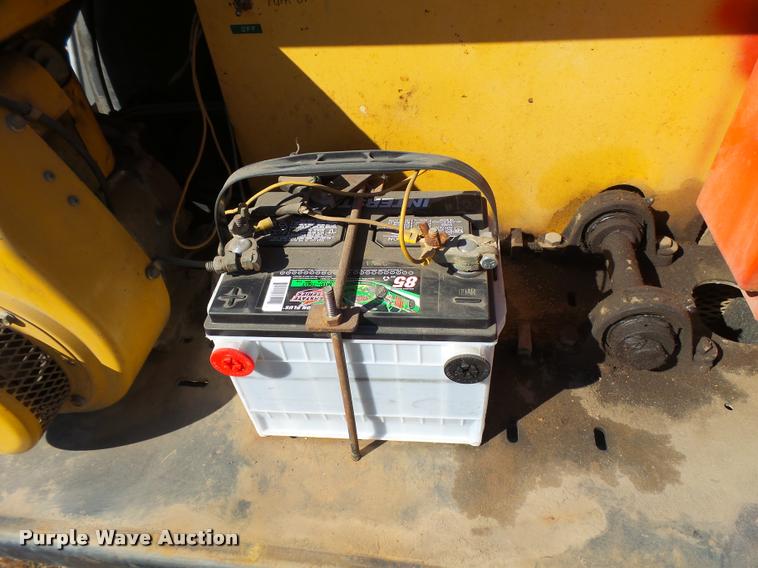 image for item DA9906 Bomag AR6 hot patch chip spreader