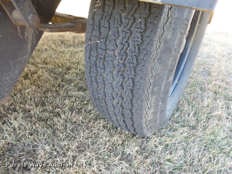 image for item DA9906 Bomag AR6 hot patch chip spreader