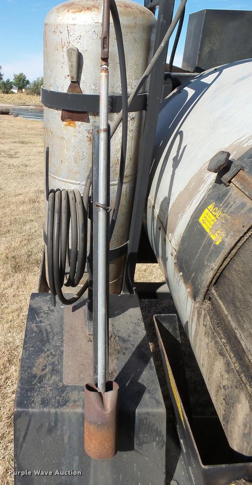 image for item DA9906 Bomag AR6 hot patch chip spreader