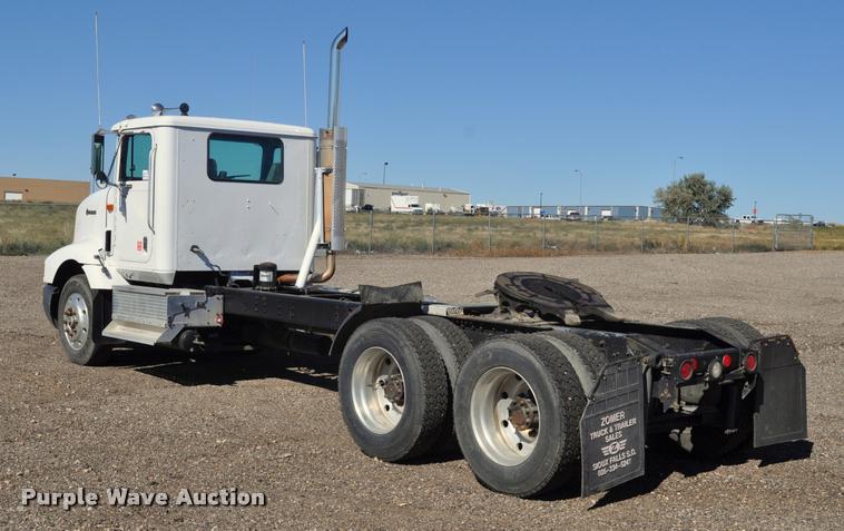 image for item G7496 1995 International 9200 semi truck